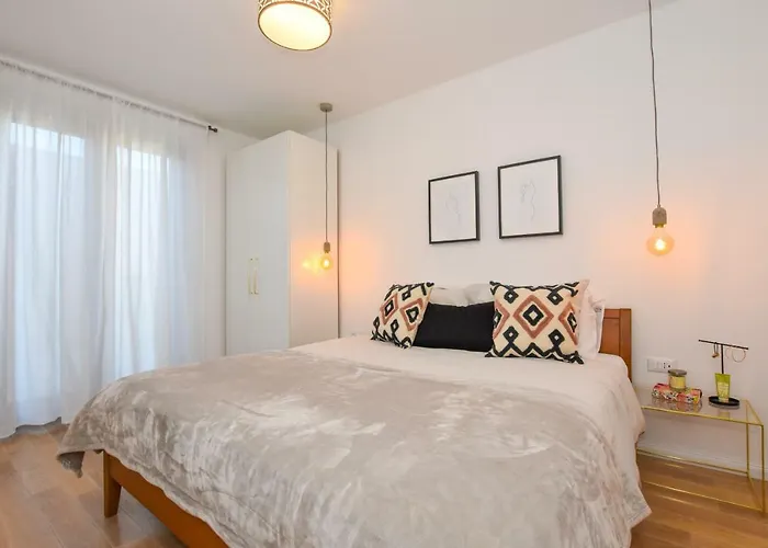 Laura Apartmán *