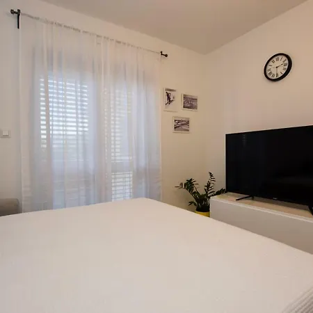 Laura Apartment