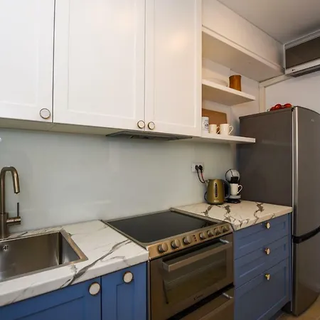 Laura Apartment