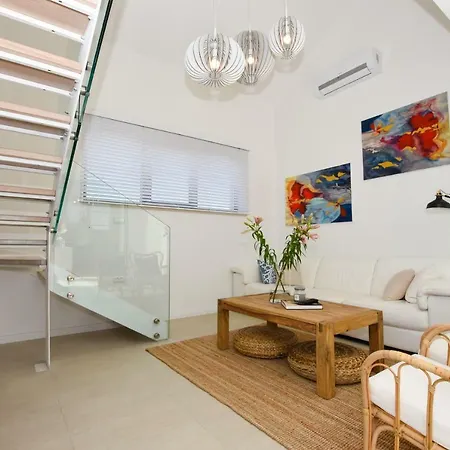 Laura Apartment