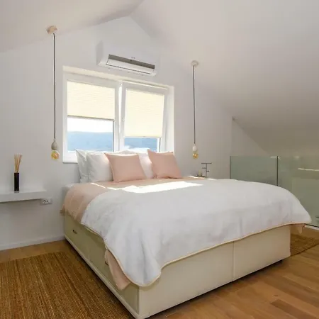 Laura Apartment