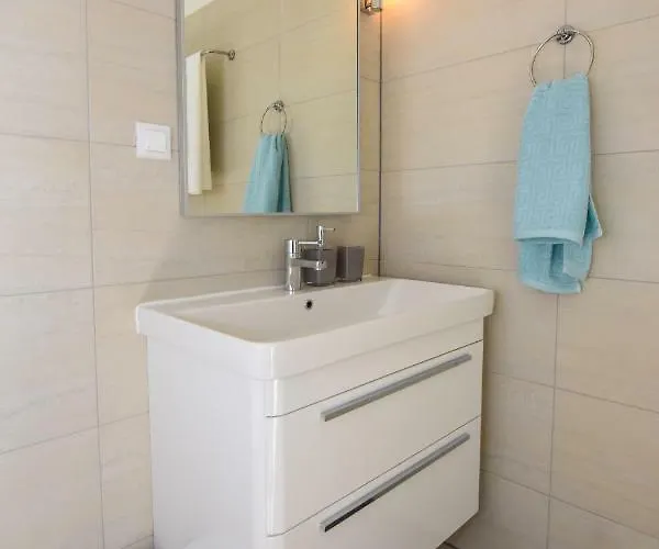 Apartament Laura Pag Town